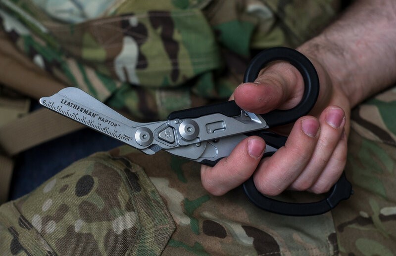 Обзор медицинских ножниц Leatherman Raptor
